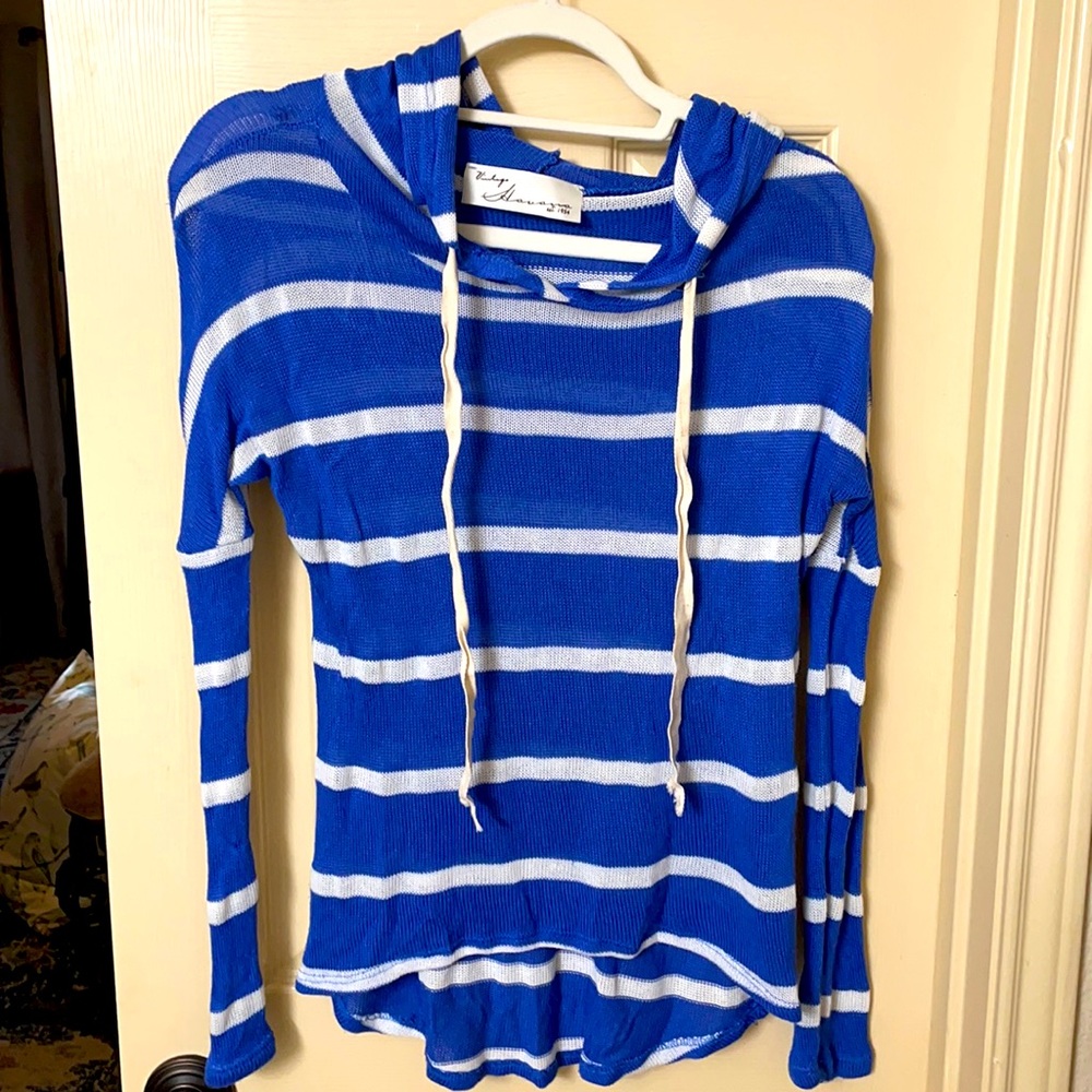 Lightweight hoodie sweater